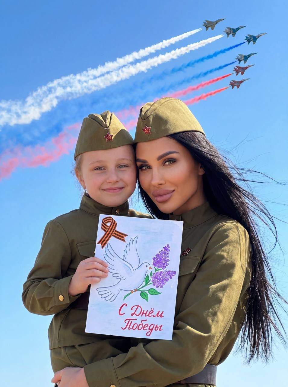 Патриотический портрет с матерью и девочкой