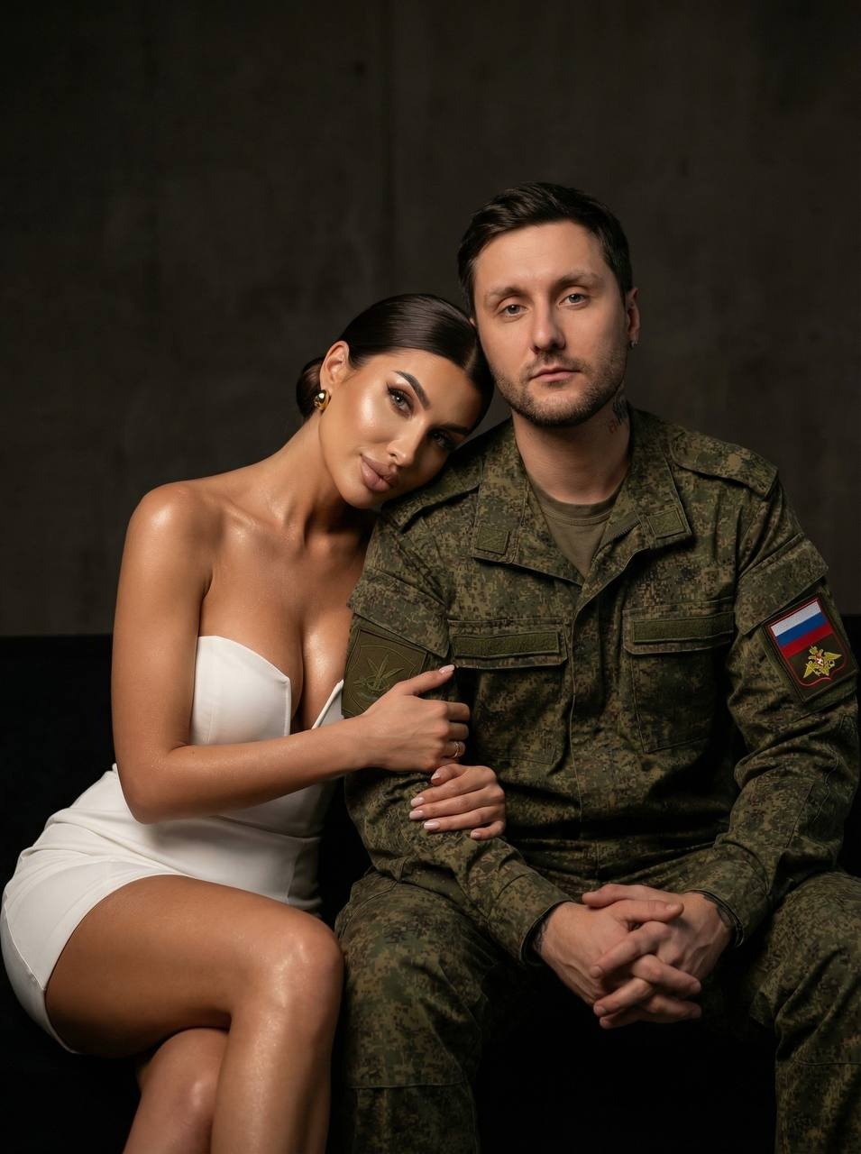 Портрет военного и женщины в белом платье